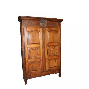 Provenzalischer Kleiderschrank aus Nussbaumholz aus dem 18. Jahrhundert